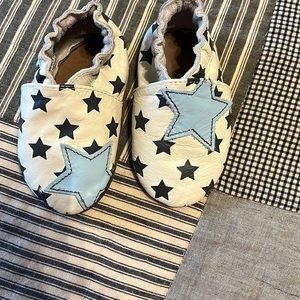 Robeez star print Moccasins